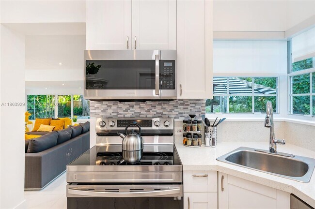 Building Photo - 770 NE 77th St