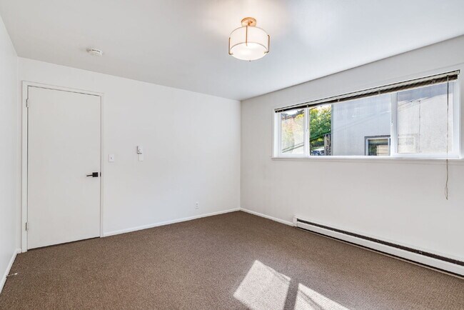 Building Photo - 3471 6th Ave W