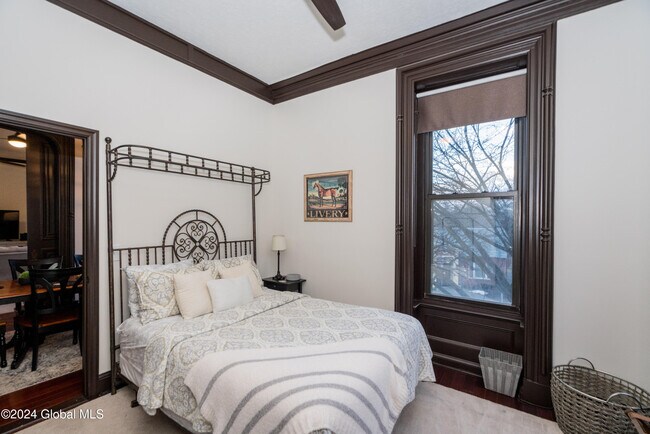 Building Photo - 1 Spring St