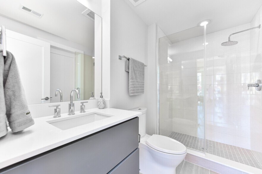 Building Photo - 2337 Champlain St NW