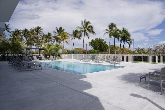 Building Photo - 4301 Collins Ave
