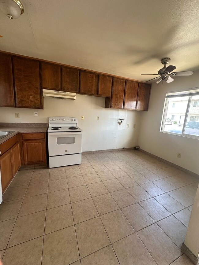 Building Photo - 128 White Ln