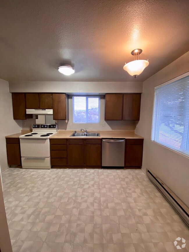 Building Photo - 1 bed 1 bath duplex with single car garage!