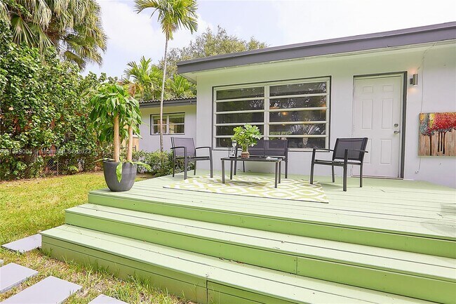 Building Photo - 411 NE 88th St