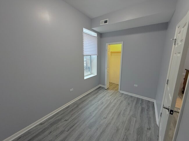 Building Photo - 3512 W 12th Pl