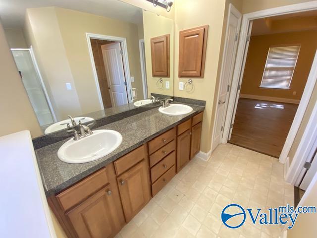 Building Photo - 109 Oak Shade Dr
