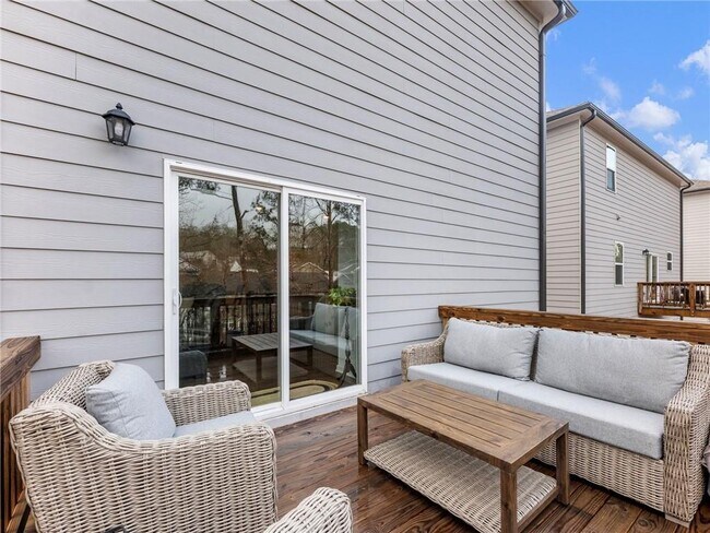 Building Photo - 680 Groover St