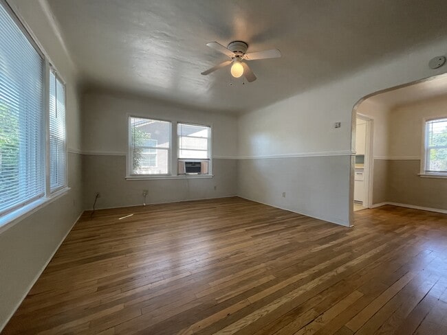 Building Photo - 568 E 9th Ave