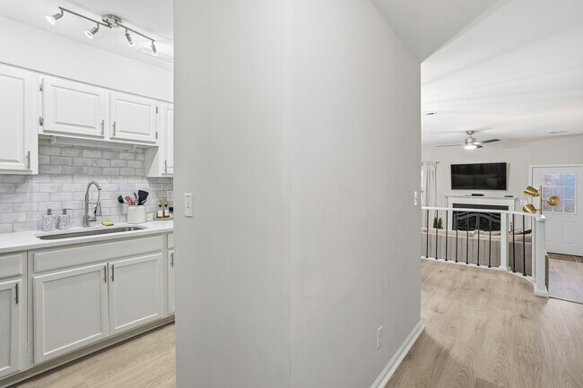 Building Photo - 808 Kendall Dr