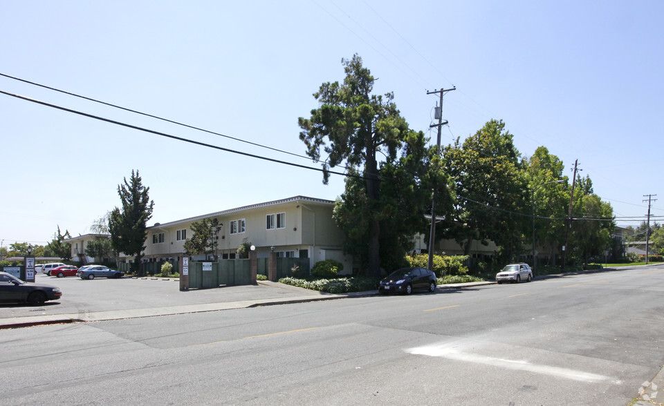 Primary Photo - Kentfield Apartments