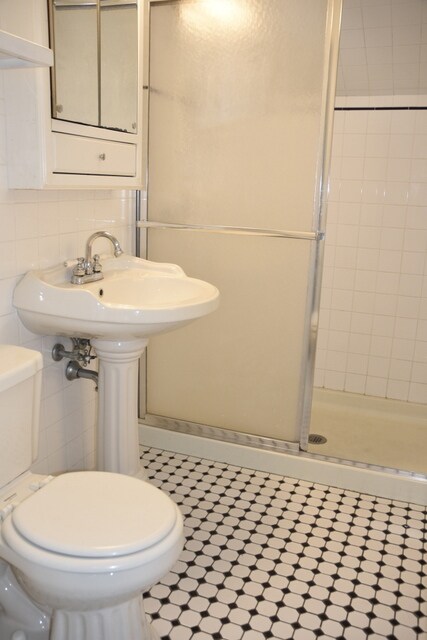 SHOWER - 1539 Jackson N St