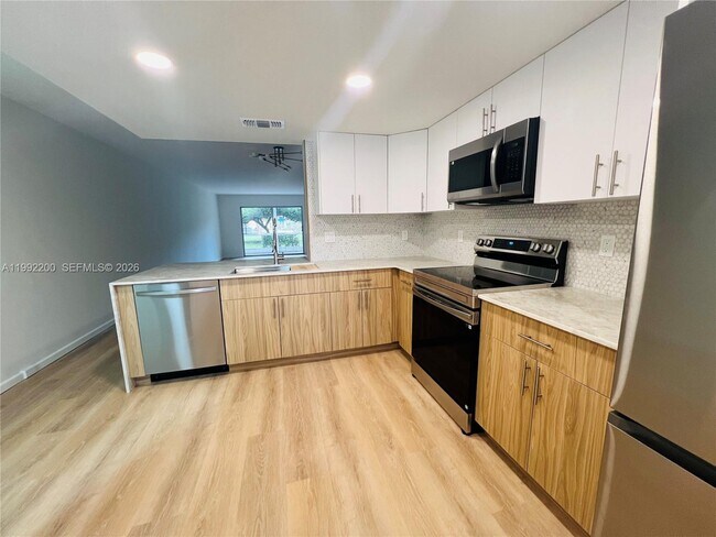 Building Photo - 2402 Antigua Cir