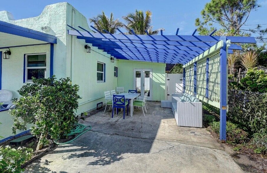 Building Photo - 212 SW 1st Ave