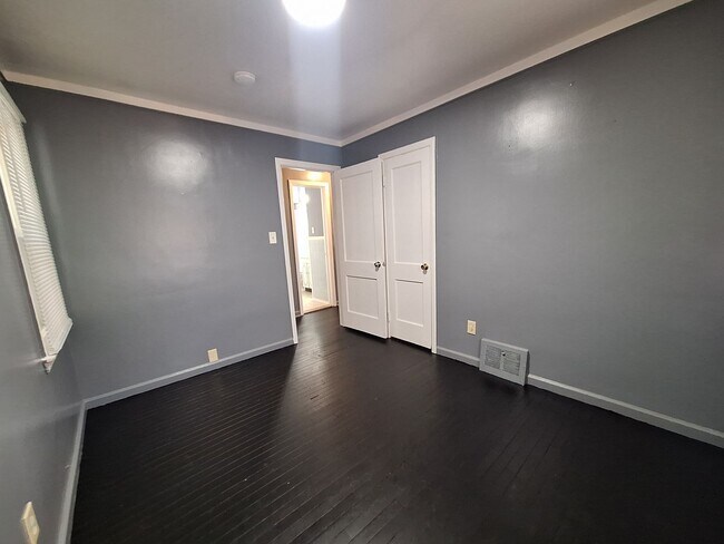 Building Photo - 6338 Lodewyck St