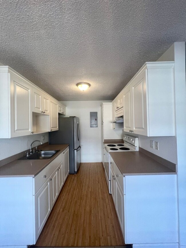 Building Photo - Charming Townhouse-2Bedrooms, 1Bathroom, 2...