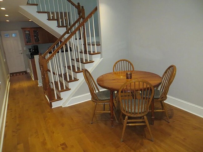 Building Photo - 1639 Carpenter St