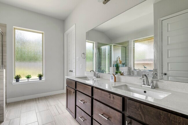 Building Photo - 9743 Birchwood Holw Trl