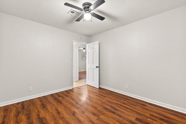 Building Photo - 401 Carver Ave