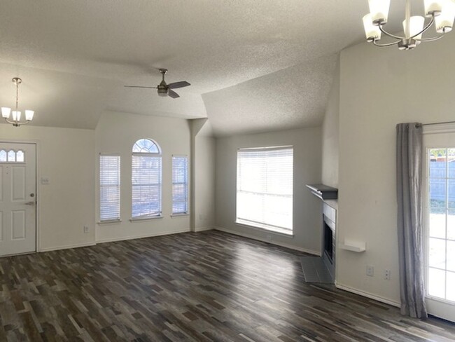 Building Photo - $500 OFF FIRST FULL MONTHS RENT WITH MOVE ...