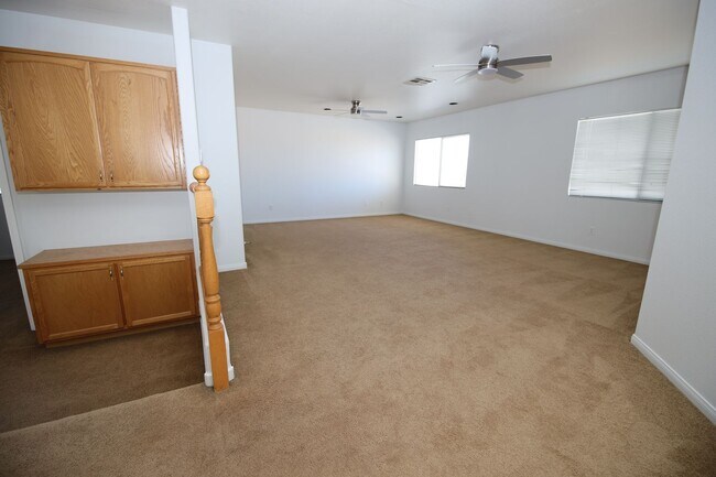 Building Photo - HUGE LOFT + 5 BEDROOMS IN SE