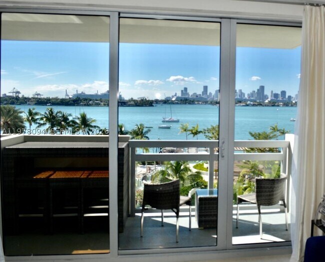 Building Photo - 1500 Bay Dr E