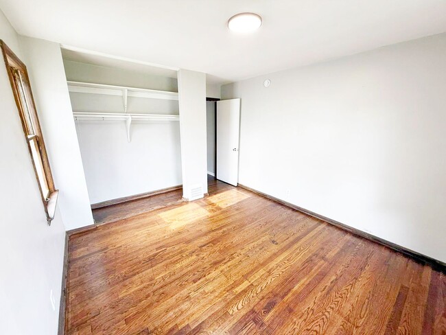 Building Photo - 3 BED 1 BATH BEAUTIFUL SINGLE FAMILY HOME ...