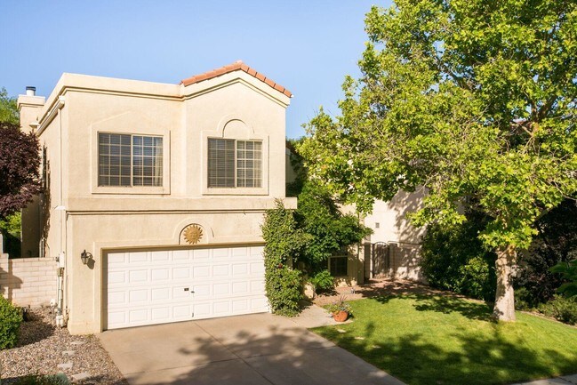 Building Photo - 6809 Medinah Ln NE