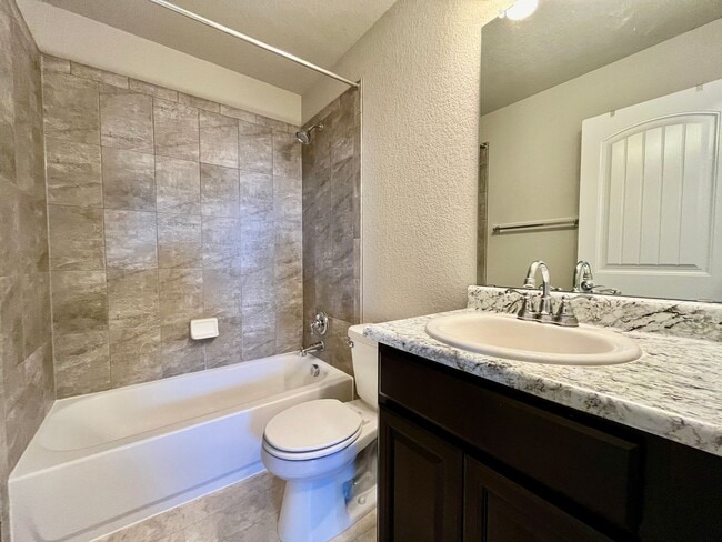 Building Photo - Beautiful 3 Bedroom Home in Lorson Ranch!