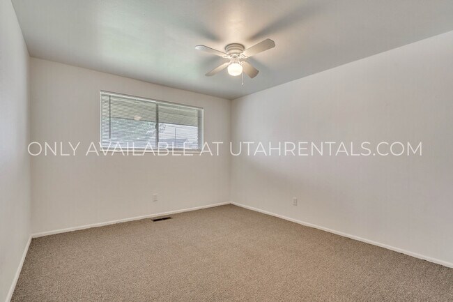 Building Photo - 1194 W 300 N St