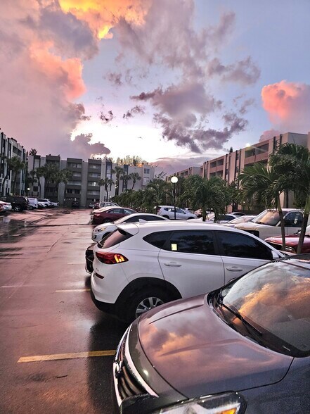 Building Photo - 10000 NW 80th Ct