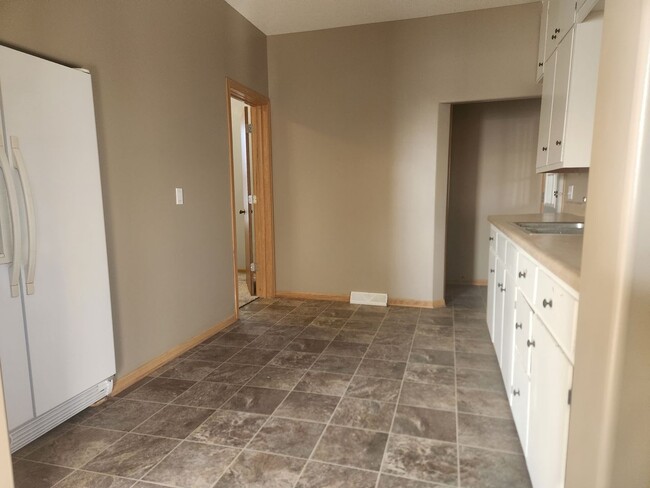 Building Photo - Spacious Two Bedroom Available Now!