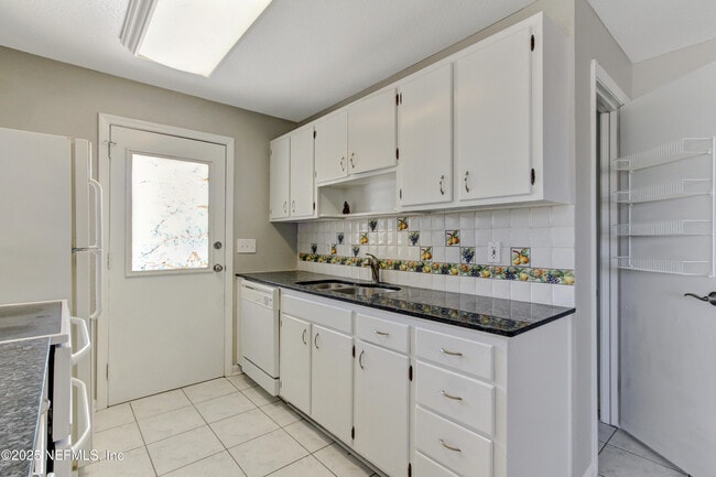 Building Photo - 748 Foxbriar Cove