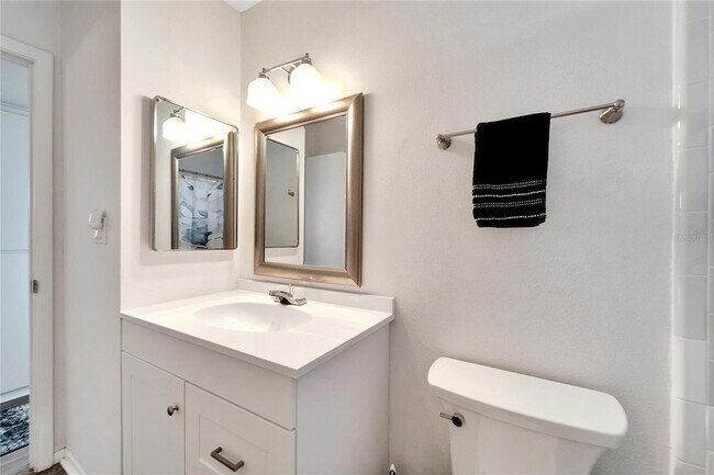 Building Photo - 1216 Hacienda Dr