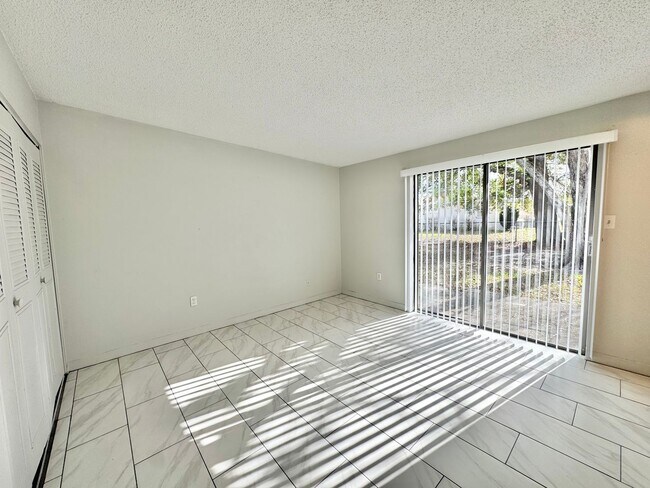 Building Photo - Off Havendale - End Unit Duplex