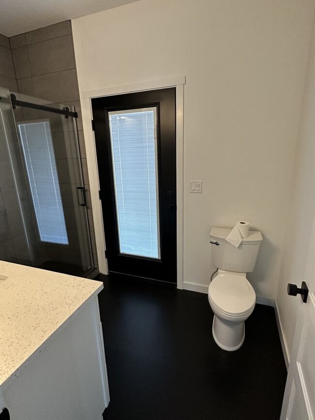 Building Photo - A Bright & Contemporary Home in Pasco