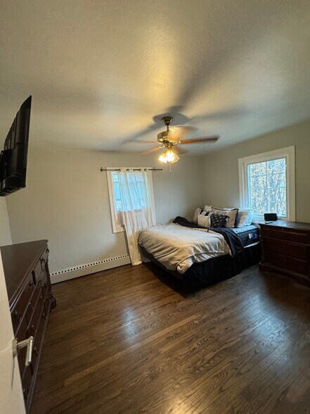 Building Photo - 1557 Monroe Ave