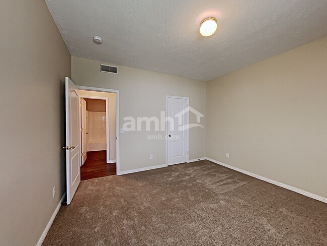 Building Photo - 2800 Rader Ridge Ct