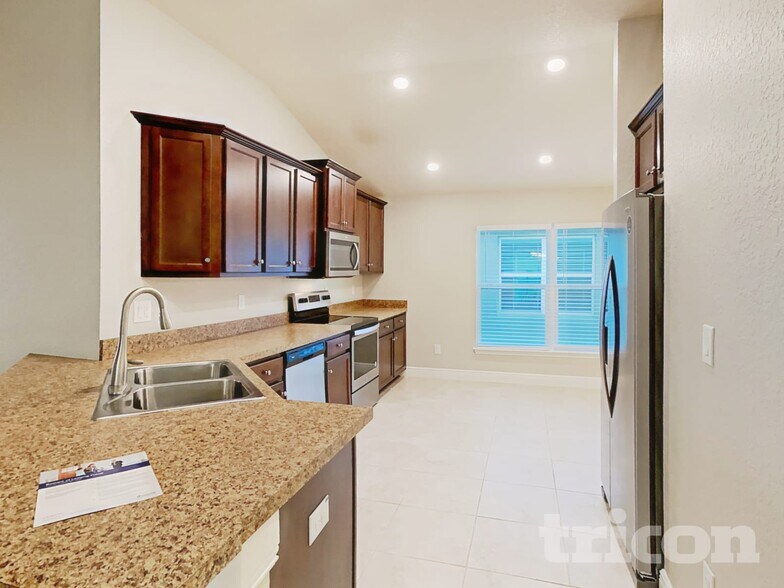 Building Photo - 14502 Dunrobin Dr