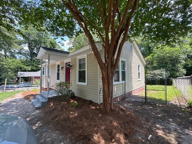 Building Photo - 2 Bedroom House in Lexington near Main St