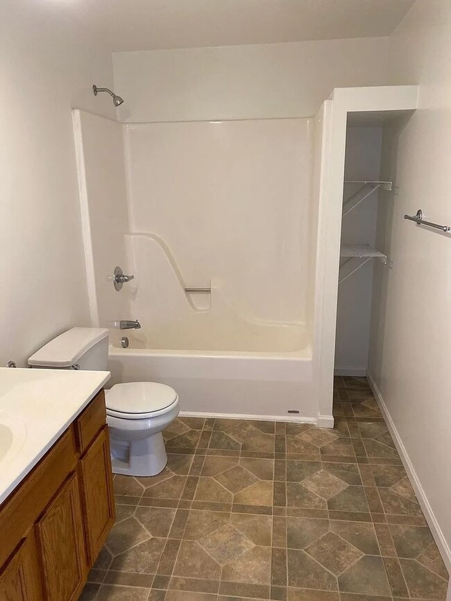 Building Photo - 404 S Marion St