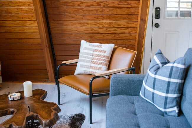 Building Photo - Fully Furnished Modern Mountain Cabin in Wrightwood 2 bedroom 1 bath