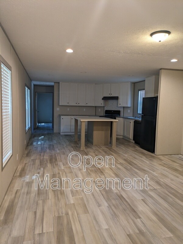 Building Photo - 4950 W Farm Rd 156