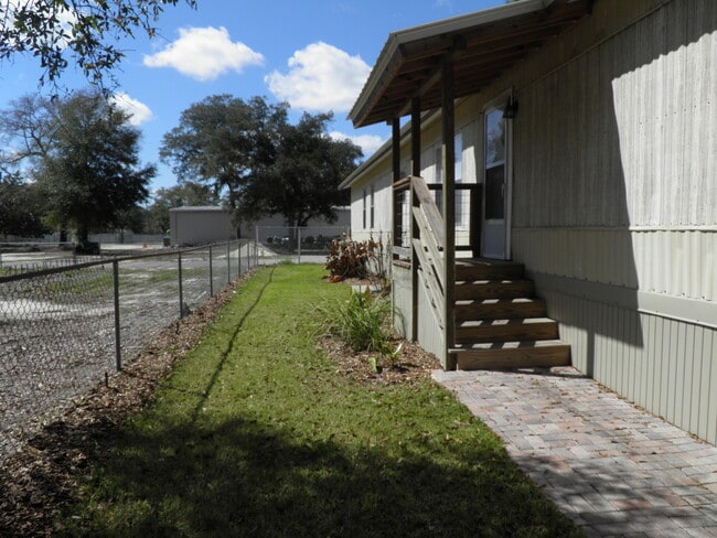 Building Photo - 810 Gibson Rd