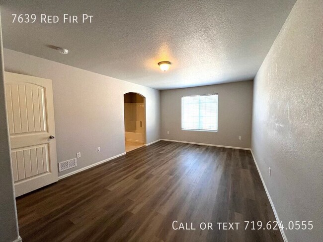 Building Photo - Contemporary, light-filled townhouse avail...