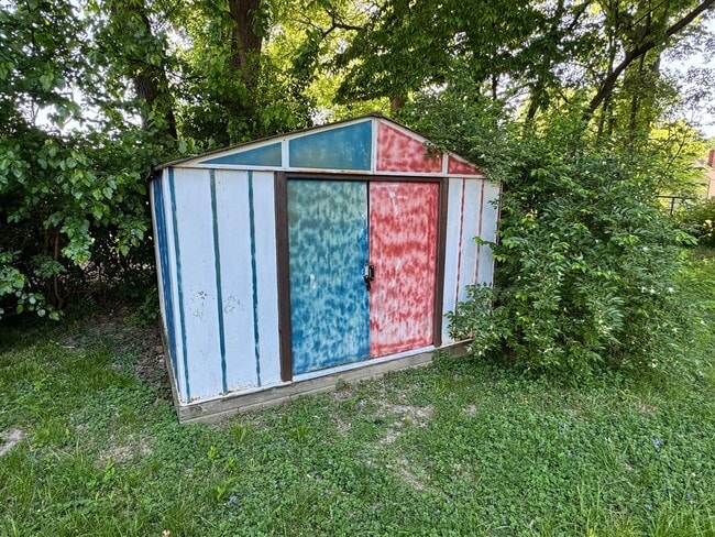 Building Photo - Two Bedroom Home