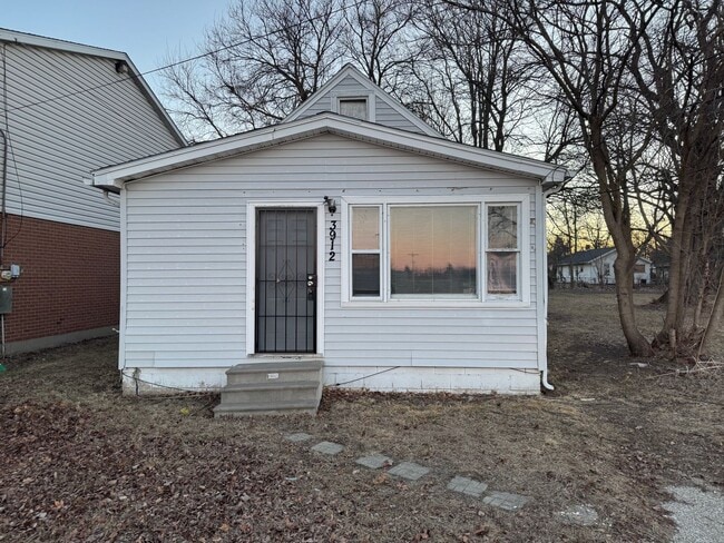 Building Photo - House 2BR/2BA