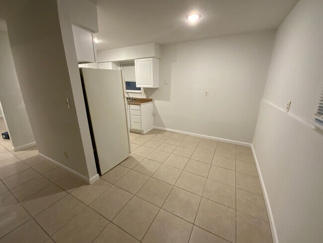 Building Photo - 211 Snead Dr