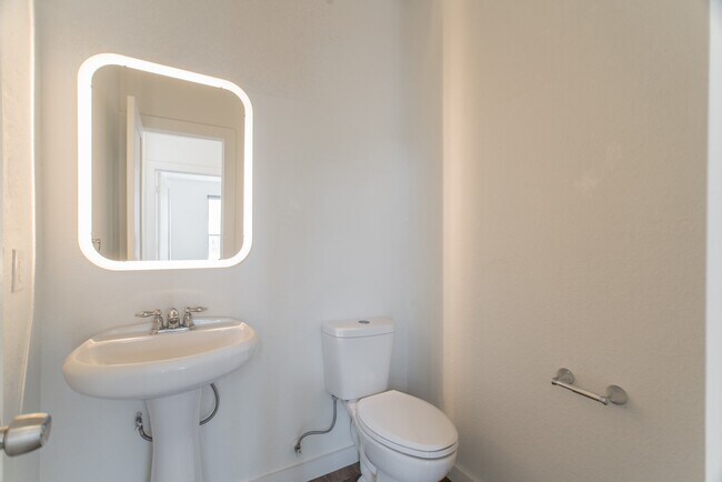 Building Photo - 102 E Lasting Spring Cir