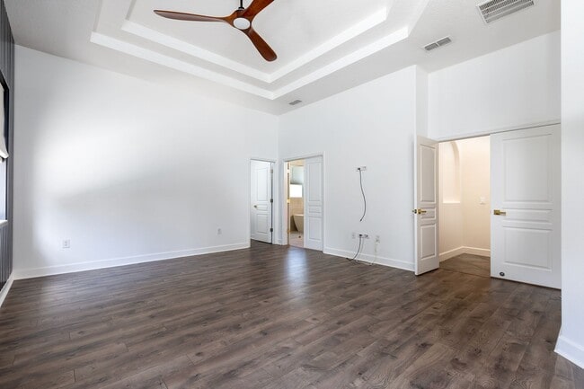 Building Photo - 3961 Knott Dr