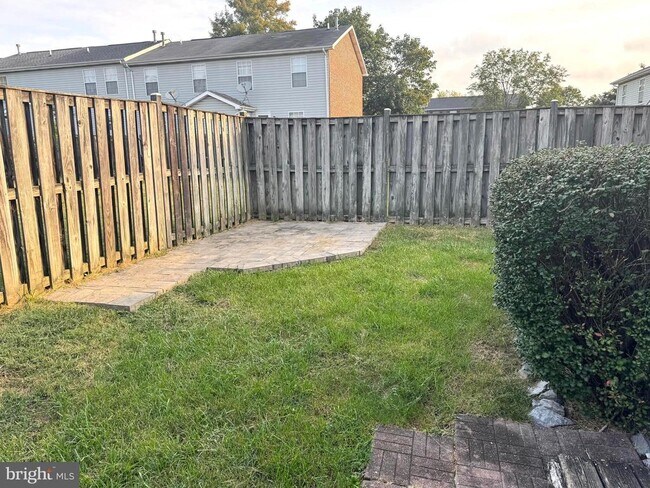 Building Photo - 307 Willowbrook Ct